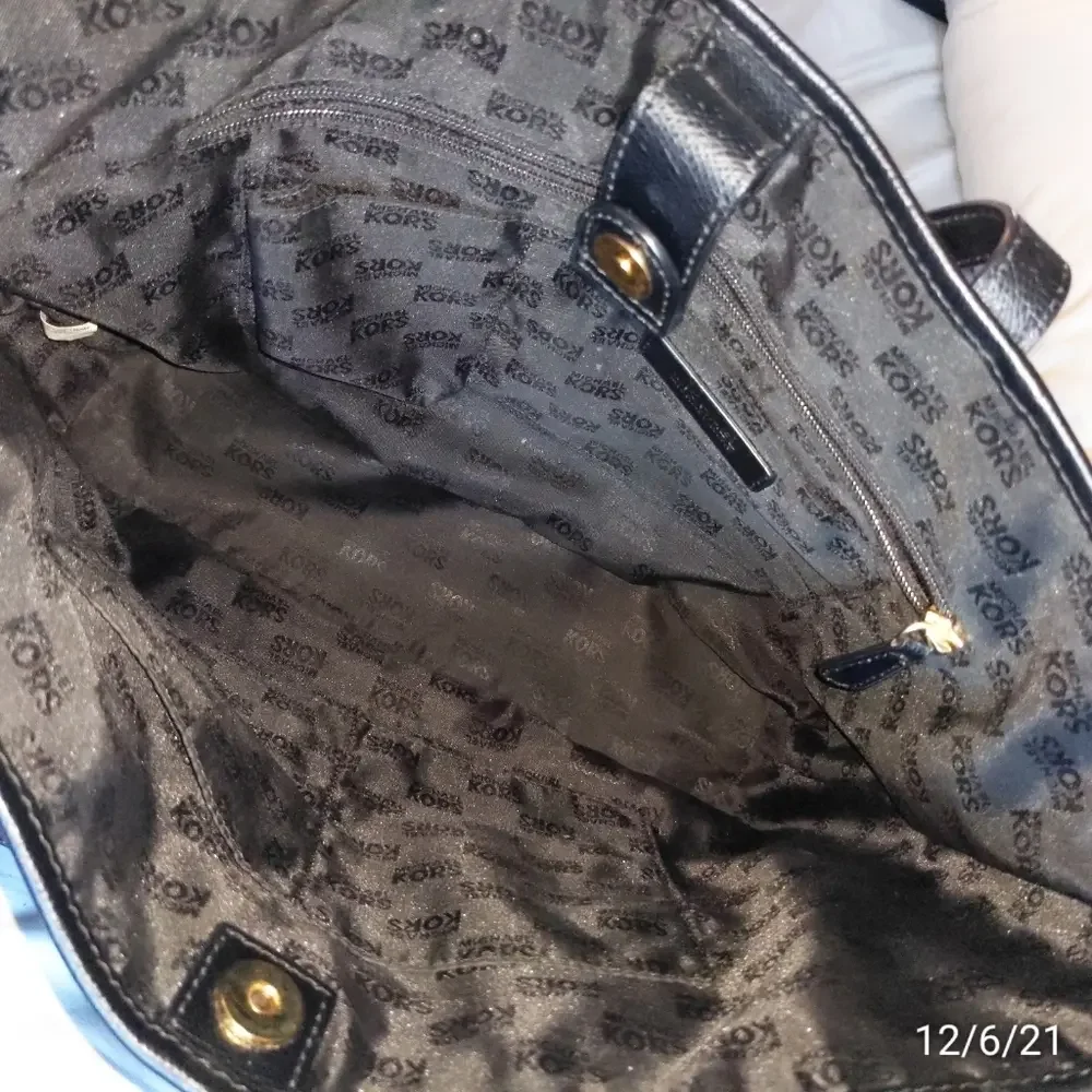 MICHAEL Michael Kors Travel Black Leather Tote - Picture 9 of 13